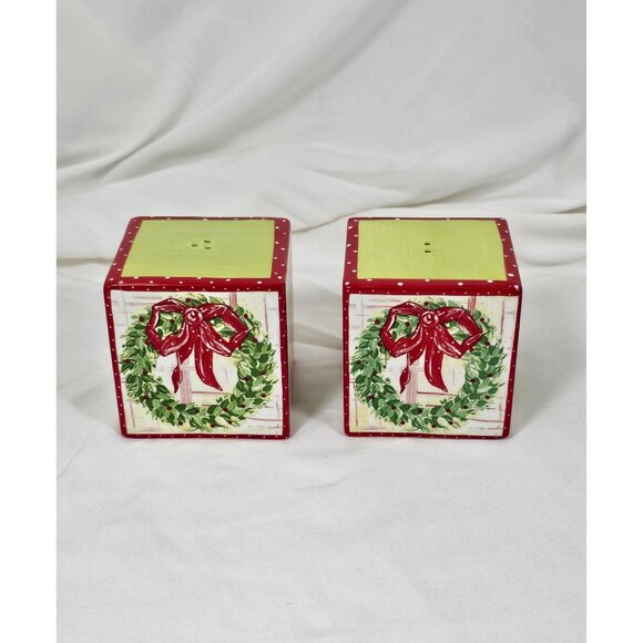 Mainstreet Collection Christmas Wreath Salt and Pepper Shakers - Picture 1 of 6